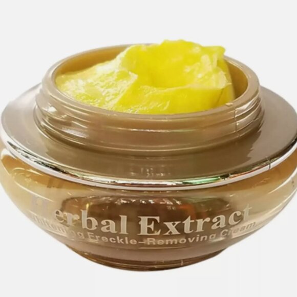 Ginseng Herbal Anti Freckle Dark Spot Crea - Picture 2 of 3